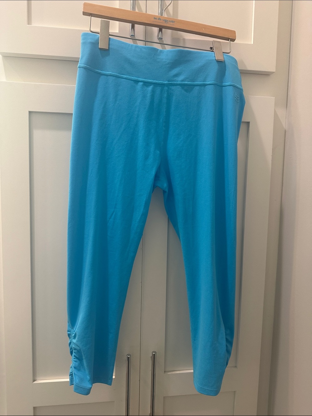 Women’s Coolibar Turquoise Active Capri Leggings size M